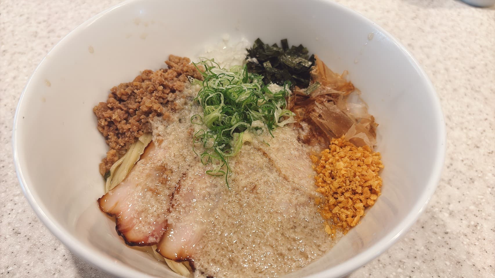 らぅめん考房 ありがた屋 黒豚背脂×白醤油出汁の油そば