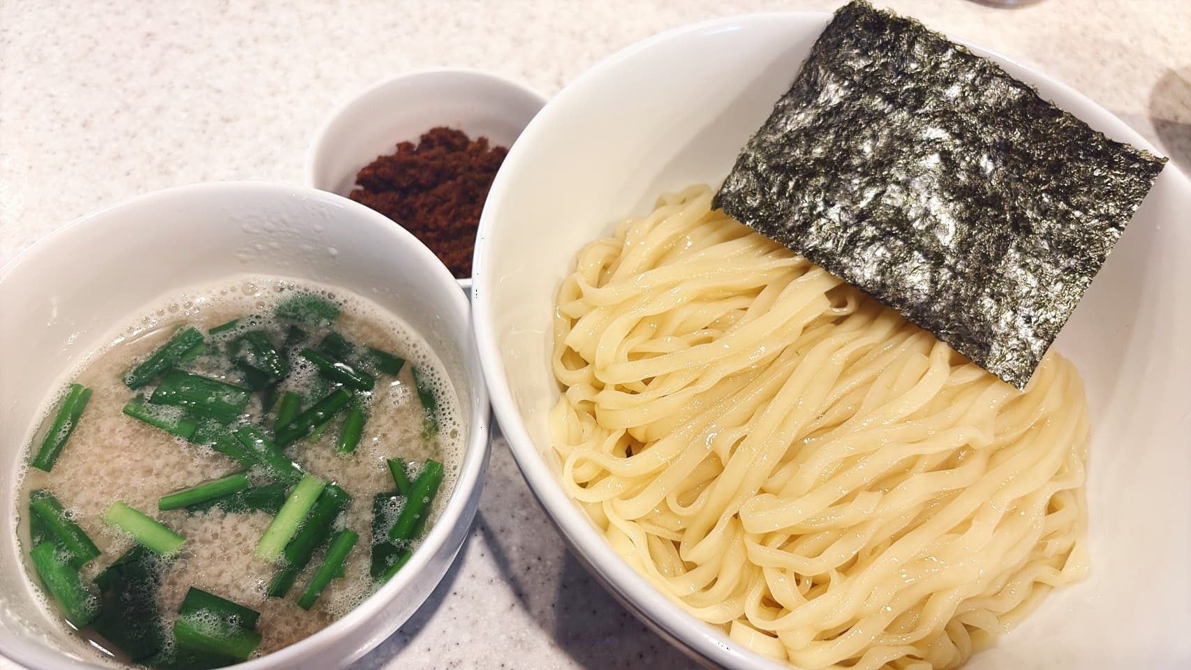 らぅめん考房 ありがた屋 黒豚背脂×青唐辛子の塩台湾つけ麺