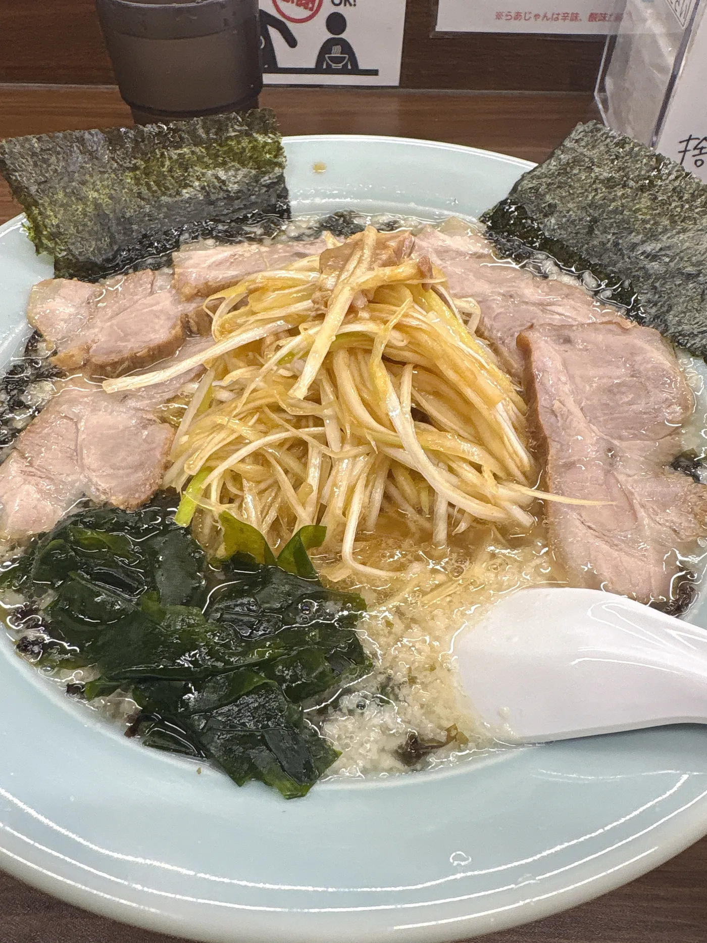 ラーメンショップ春日井店のネギバラのりチャーシューメンを別アングルから