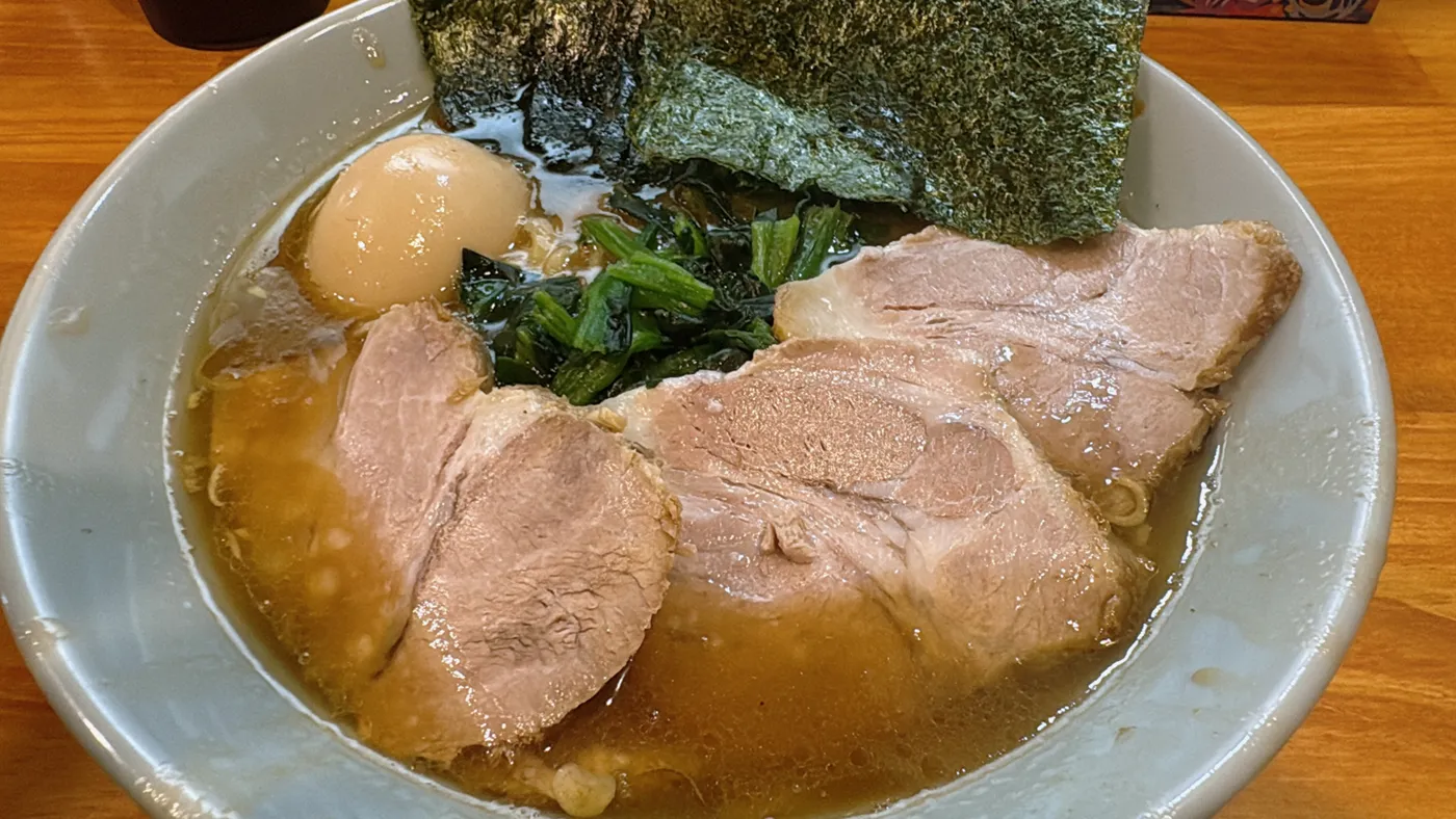 横浜家系らーめん 志の全部のせ豚骨醤油