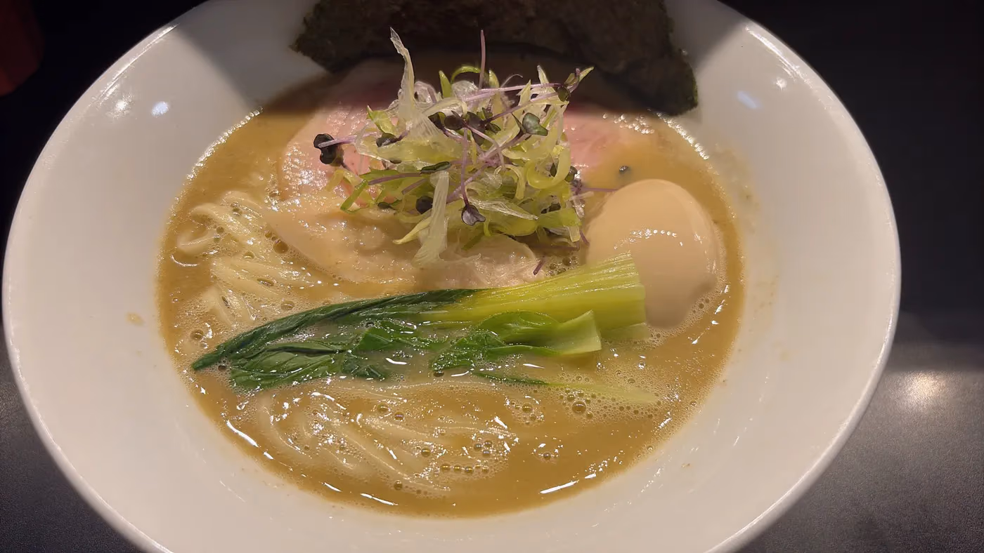 らぁ麺 飛鶏 地鶏の白湯そば＋高原コーチン玉子