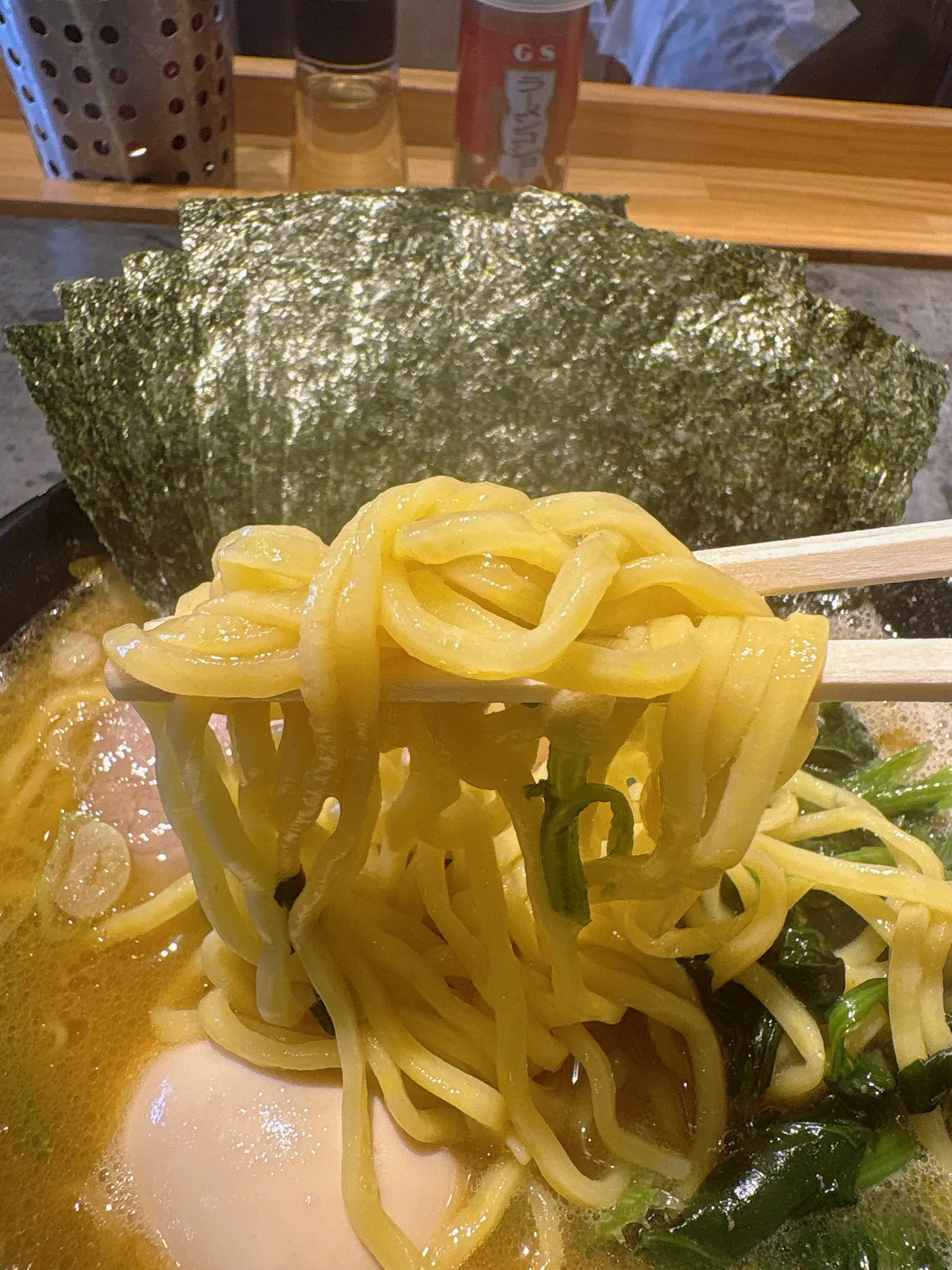 家系ラーメン桜家の麺をリフトしたところ