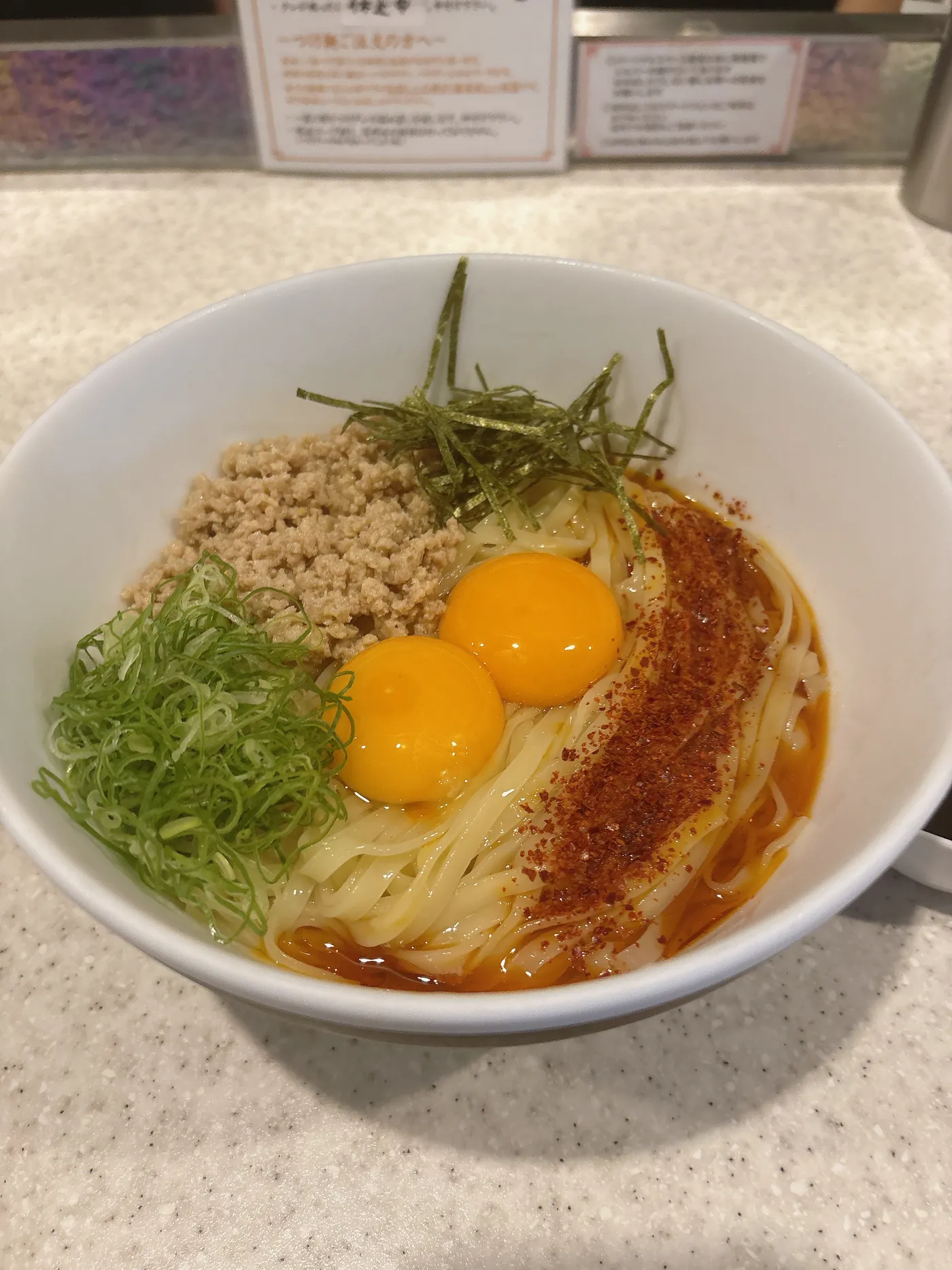 らぅめん考房 ありがた屋の冷製坦々昆布水和えめんの麺をリフトしたところ
