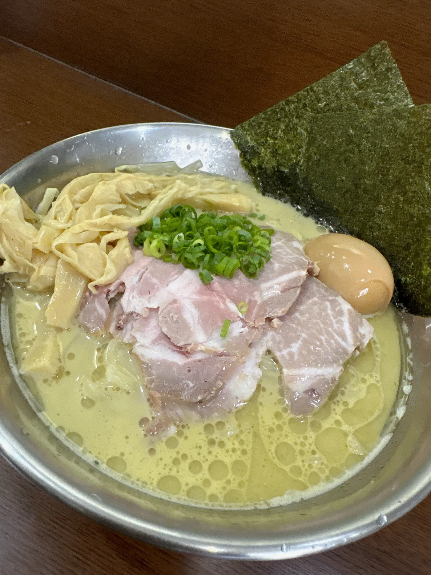 煮干し中華そば 魚魚の冷やかき特製を別アングルから