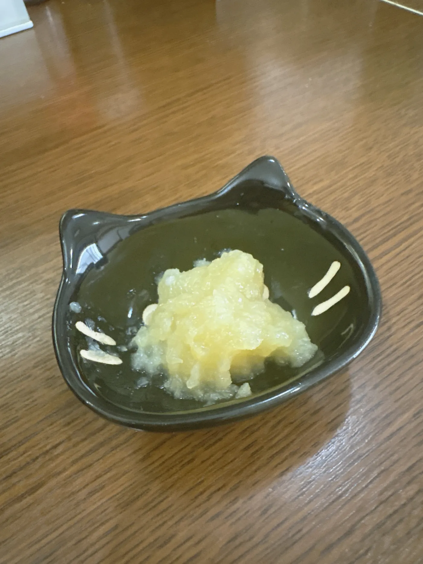 煮干し中華そば 魚魚の卓上に備え付けられたおろし生姜