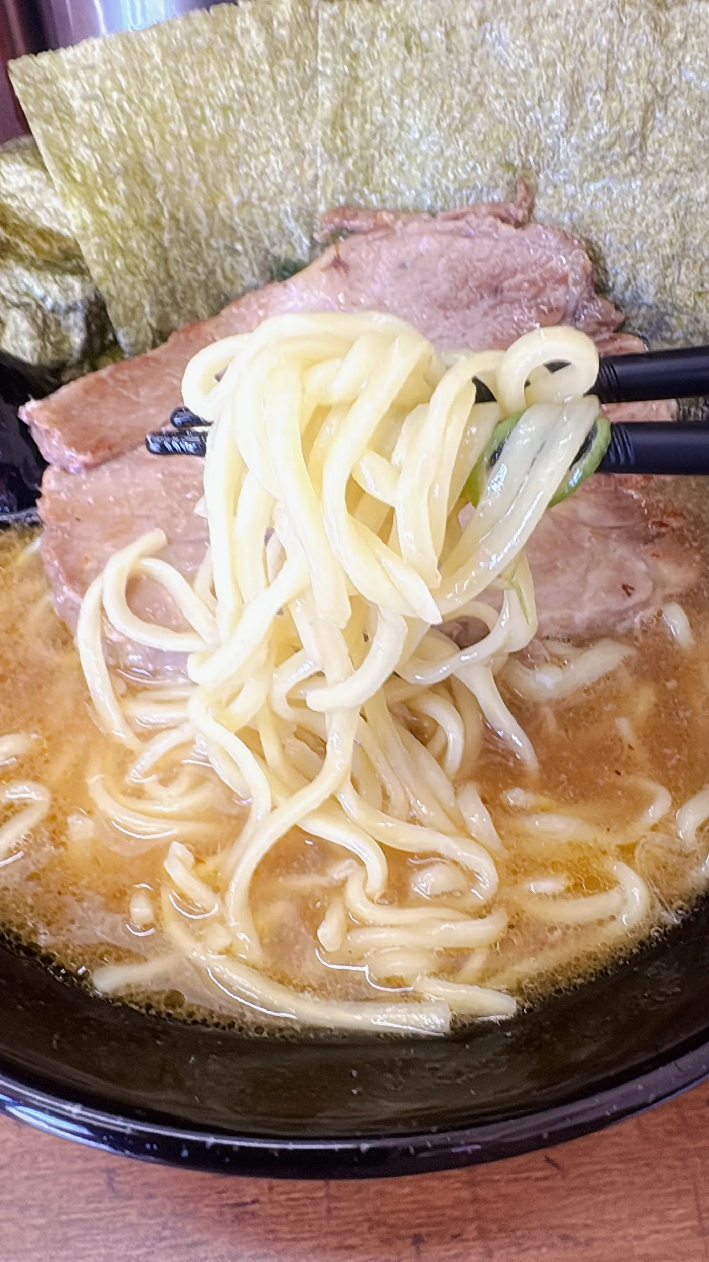 英吉家の麺をリフトしたところ