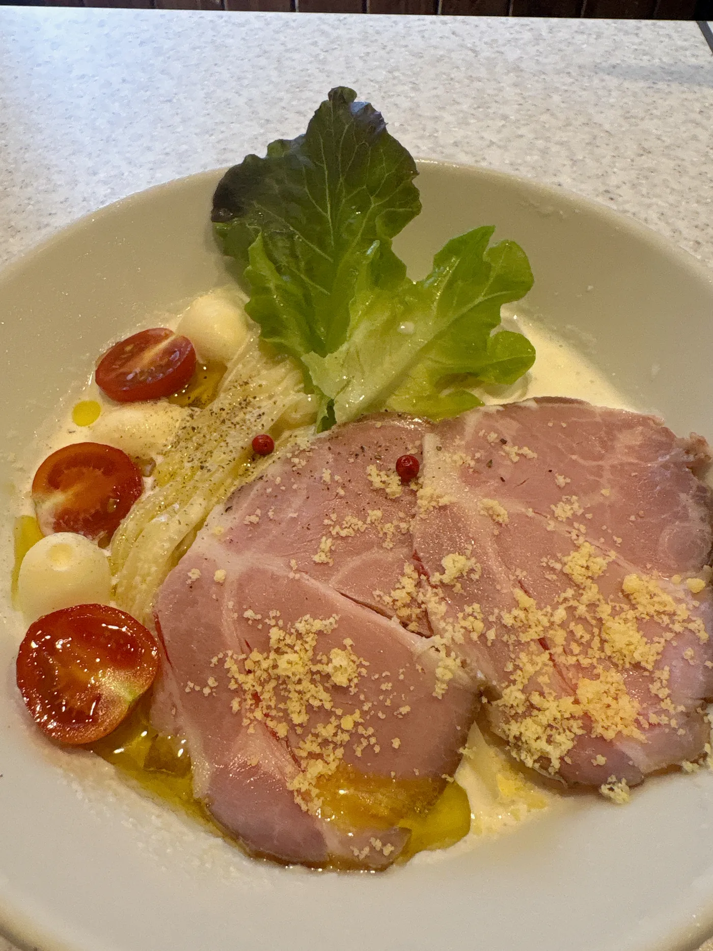らぅめん考房 ありがた屋の冷製フロマージュ和え麺を別アングルから